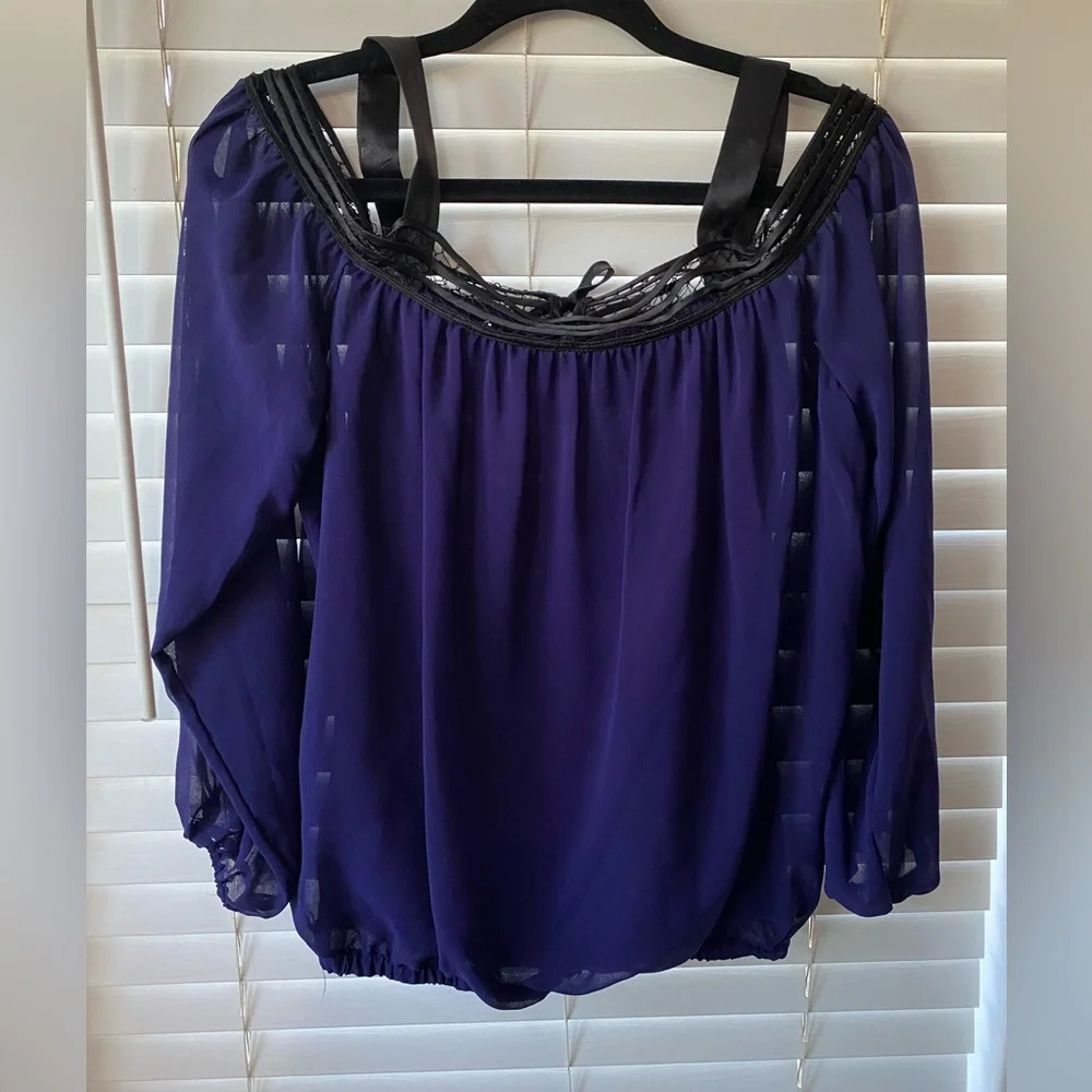 Accepting offers- Ladies Blouse - Picture 2 of 10
